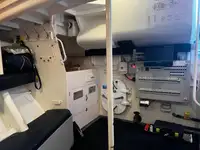 चालक दल की नाव बेचने के लिए