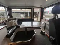 काम की नावें बेचने के लिए