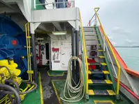 बादबानी जहाज बेचने के लिए