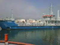 काम की नावें बेचने के लिए