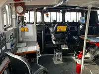 चालक दल की नाव बेचने के लिए