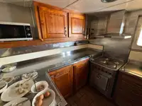 कंटेनर जहाज़ बेचने के लिए