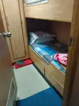 चालक दल की नाव बेचने के लिए