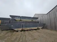 पीपे का पुल बेचने के लिए