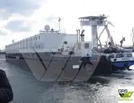 कंटेनर जहाज़ बेचने के लिए