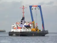 काम की नावें बेचने के लिए