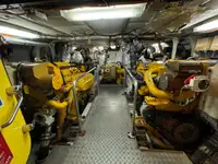 चालक दल की नाव बेचने के लिए
