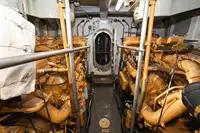 बचाव पोत बेचने के लिए