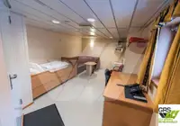 काम की नावें बेचने के लिए