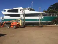 मोटर पोत बेचने के लिए