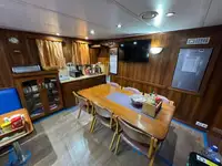 कंटेनर जहाज़ बेचने के लिए