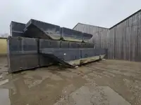 पीपे का पुल बेचने के लिए