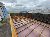 पीपे का पुल बेचने के लिए